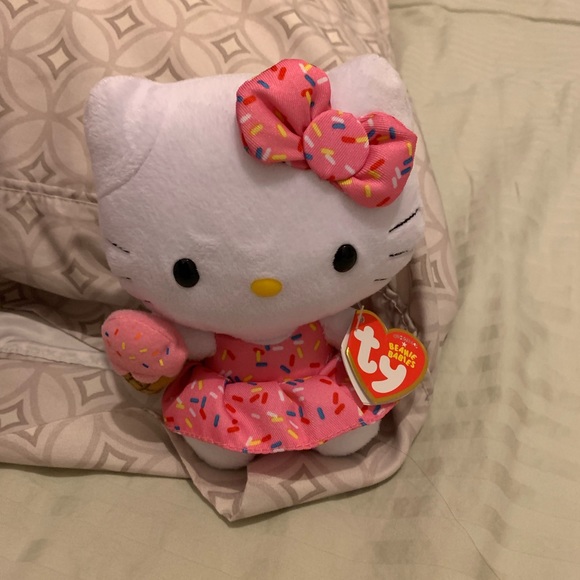 Hello Kitty Bundle - Picture 3 of 3